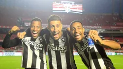 Foto: Vitor Silva/Botafogo - Tchê Tchê (primeiro à esquerda) estava infeliz com Bruno Lage no comando do Fogão