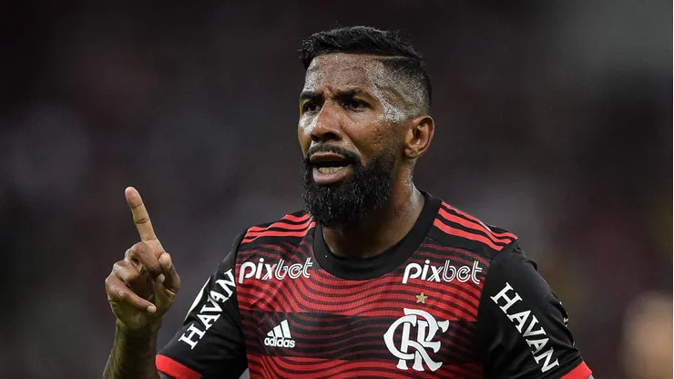 Foto: Thiago Ribeiro/AGIF - Time de Rodinei quer uma peça do Flamengo.