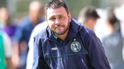 Foto: Gilson Lobo/AGIF - Thiago Kosloski: técnico tem planos definidos para próximo jogo do Coritiba