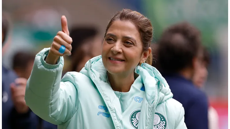 SAO PAULO, BRAZIL - AUGUST 07: Leila Pereira, President of Palmeiras, waves to the fans of his team before the match between Palmeiras and Goias as part of Brasileirao Series A 2022 at Allianz Parque on August 07, 2022 in Sao Paulo, Brazil. (Photo by Ricardo Moreira/Getty Images)