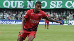 Cacá em ação no Atletiba. Foto: Robson Mafra/AGIF