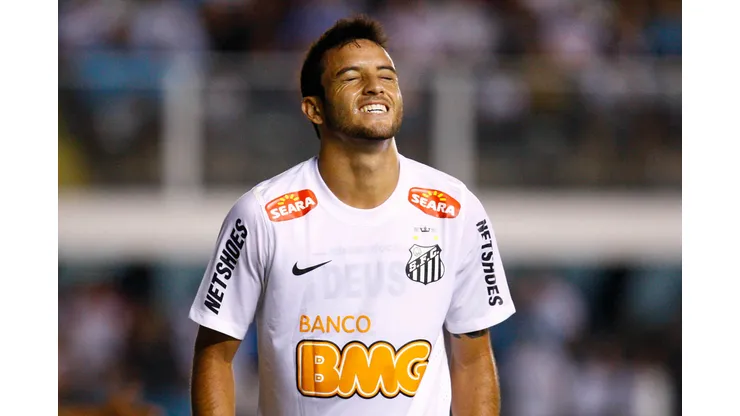 Foto: Divulgação/Santos FC - Meia tem contrato com a Napoli até junho de 2024