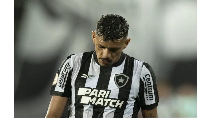 RJ - RIO DE JANEIRO - 02/10/2023 - BRASILEIRO A 2023, BOTAFOGO X GOIAS - Tiquinho Soares jogador do Botafogo durante partida contra o Goias no estadio Engenhao pelo campeonato Brasileiro A 2023. Foto: Jorge Rodrigues/AGIF