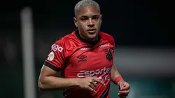 Foto: Isabela Azine/AGIF - Vitor Roque: atacante sofreu lesão na penúltima rodada do Brasileirão