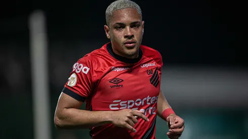 Foto: Isabela Azine/AGIF - Vitor Roque: atacante sofreu lesão na penúltima rodada do Brasileirão