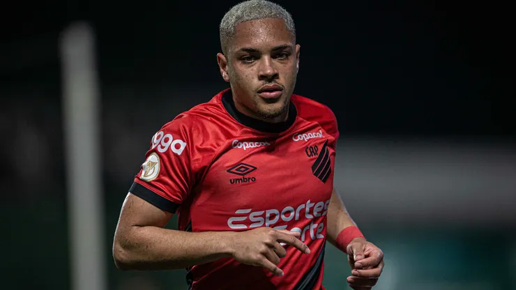 Foto: Isabela Azine/AGIF - Vitor Roque: atacante sofreu lesão na penúltima rodada do Brasileirão