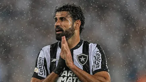 Diego Costa em ação pelo Botafogo - Foto: Thiago Ribeiro/AGIF