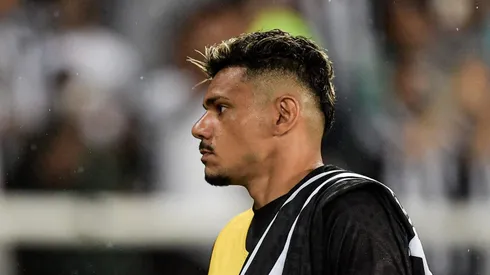 Foto: Thiago Ribeiro/AGIF - Tiquinho Soares enfrenta dificuldade no Botafogo