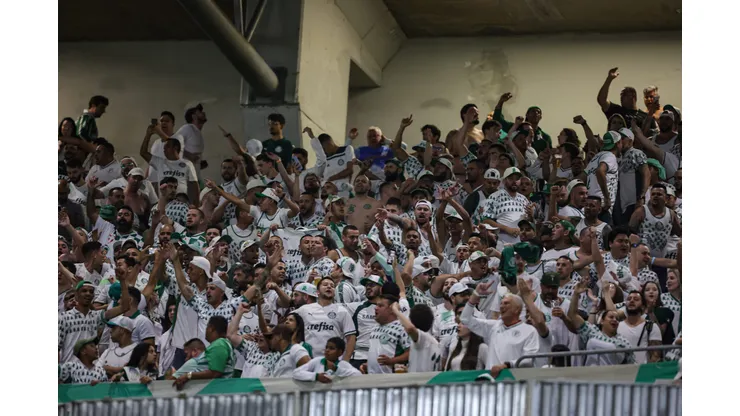 Foto: Gilson Lobo/AGIF - Torcida do Palmeiras sofre golpe criminal