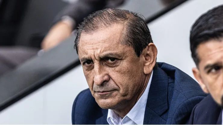 Foto: Abner Dourado/AGIF - Ramon Diaz tecnico do Vasco durante partida contra o Santos no estadio Vila Belmiro pelo campeonato Brasileiro A 2023.