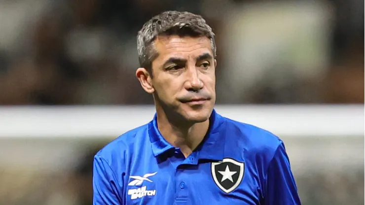 Foto: Gilson Lobo/AGIF - Bruno Lage tecnico do Botafogo durante partida contra o Atletico-MG no estadio Arena MRV pelo campeonato Brasileiro A 2023.