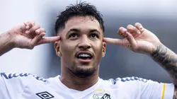 O camisa nove é autor de oito gols decisivos, que garantiram 11 pontos para o Peixe na competição. Abner Dourado/AGIF