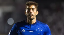 Foto: Abner Dourado/AGIF - Lucas Silva jogador do Cruzeiro durante partida contra o Santos no estadio Vila Belmiro pelo campeonato Brasileiro A 2023.