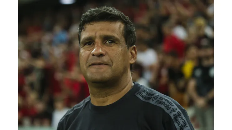 PR - CURITIBA - 21/09/2023 - BRASILEIRO A 2023, ATHLETICO-PR X INTERNACIONAL - Wesley Carvalho tecnico do Athletico-PR durante partida contra o Internacional no estadio Arena da Baixada pelo campeonato Brasileiro A 2023. Foto: Gabriel Machado/AGIF