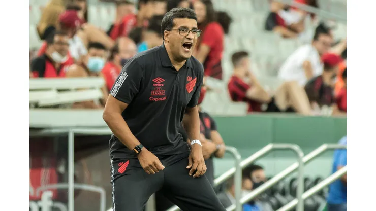 A equipe acumula dez jogos sem derrota, mas o aproveitamento não chega aos 70% dos pontos disputados. Foto: Robson Mafra/AGIF
