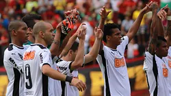 Jogadores do Atlético cumprimentam a torcida, em 2013 - Foto: Renato Spencer/Getty Images
