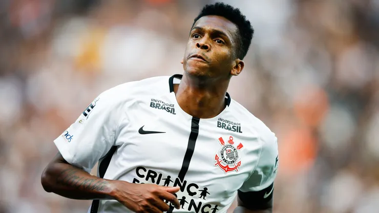 Foto: Alexandre Schneider/Getty Images - Jô teve grande passagem pelo Corinthians