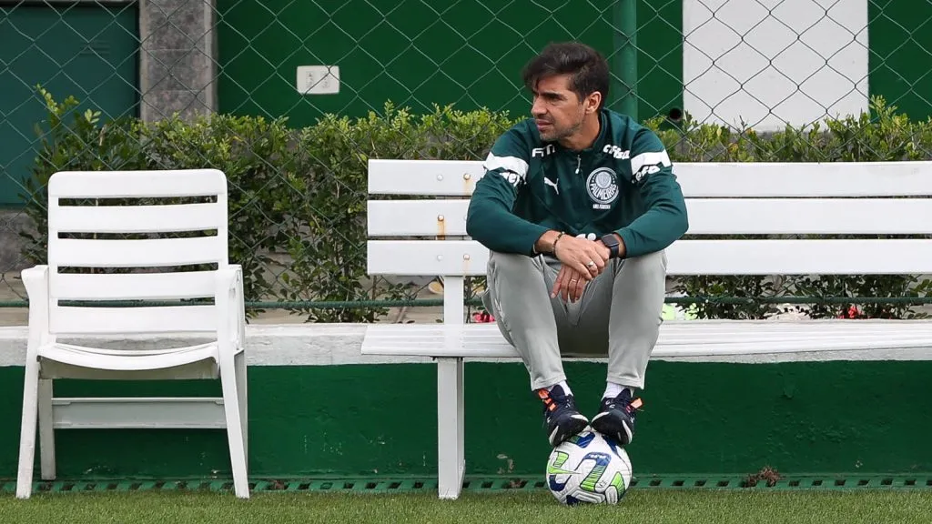 Abel Ferreira na Academia de Futebol. Se aceitar a oferta do Catar, ele pode se tornar o técnico mais bem pago do mundo da bola – (Foto: Cesar Greco/Palmeiras/by Canon)