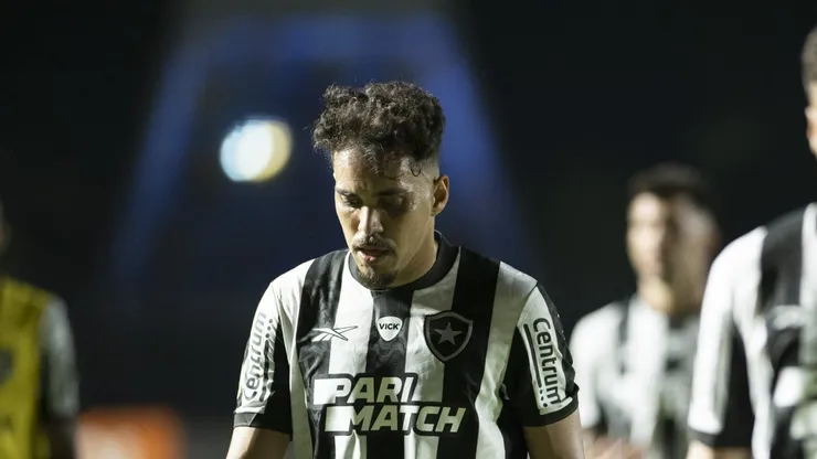 Eduardo tem a pior atuação do Botafogo diante do Coritiba - Foto: Jorge Rodrigues/AGIF