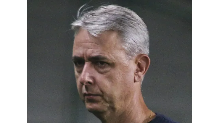 Tiago Nunes, técnico do Coritiba, durante partida contra o Botafogo no estadio Couto Pereira pelo campeonato Brasileiro A 2023. Foto: Gabriel Machado/AGIF