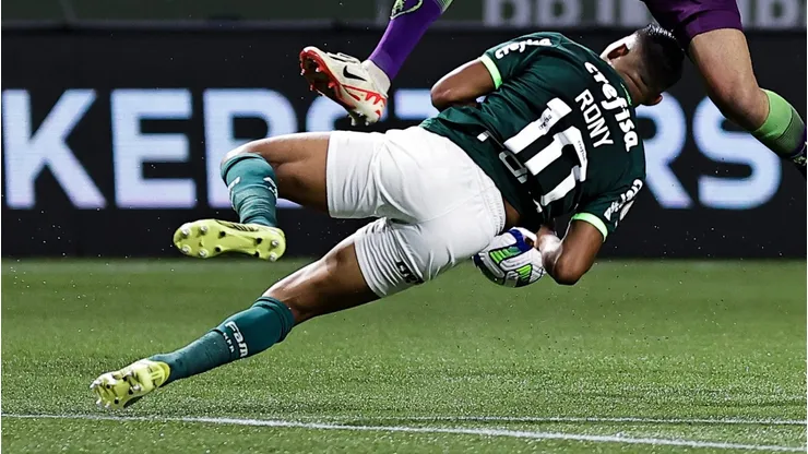 Rony jogador do Palmeiras durante partida contra o America-MG no estadio Arena Allianz Parque pelo campeonato Brasileiro A 2023. Foto: Fabio Giannelli/AGIF