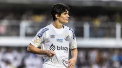 A torcida perde a paciência com Dodô, defensor do Santos. Foto: Abner Dourado/AGIF