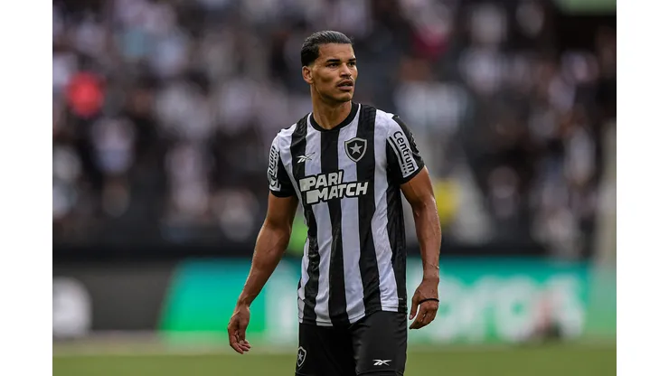 Danilo Barbosa jogador do Botafogo durante partida contra o Santos no estadio Engenhao pelo campeonato Brasileiro A 2023.