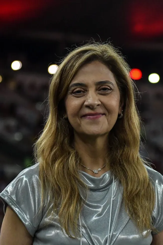 Leila Pereira, presidente do Palmeiras, durante partida contra o Flamengo no estádio Maracanã pelo campeonato Brasileiro A 2023. Foto: Thiago Ribeiro/AGIF