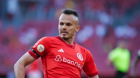 Renê jogador do Internacional durante partida contra o Bragantino no estadio Beira-Rio pelo campeonato Brasileiro A 2023. Foto: Giancarlo Santorum/AGIF