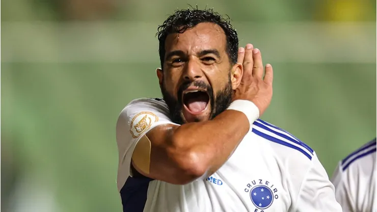 Henrique Dourado jogador do Cruzeiro comemora seu gol durante partida contra o America-MG no estadio Independencia pelo campeonato BRASILEIRO A 2023. Foto: Gilson Junio/AGIF