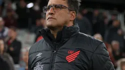 Wesley Carvalho no comando do Athletico — Foto: Fabio Wosniak/Athletico