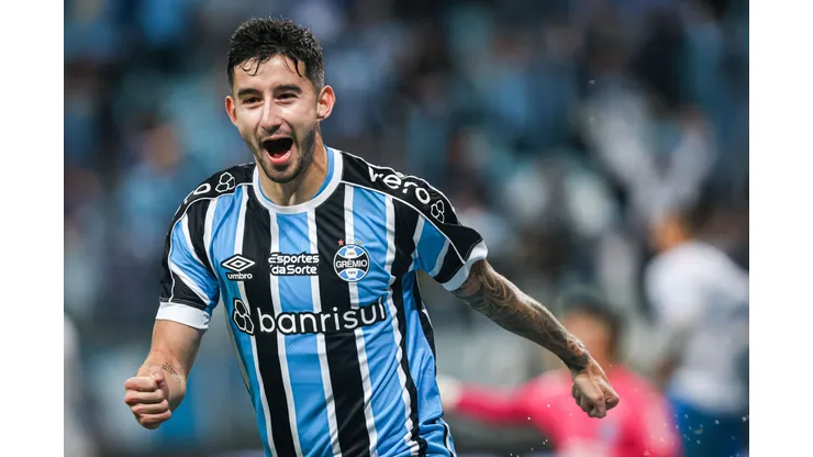 RS - PORTO ALEGRE - 12/07/2023 - COPA DO BRASIL 2023, GREMIO X BAHIA - Mathias Villasanti jogador do Gremio comemora seu gol durante partida contra o Bahia no estadio Arena do Gremio pelo campeonato Copa do Brasil 2023. Foto: Maxi Franzoi/AGIF