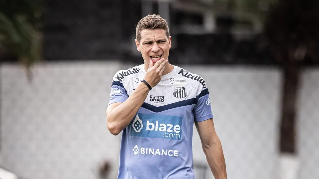 Julio Furch é reseva da equipe da Baixada. Foto: Raul Baretta/ Santos FC