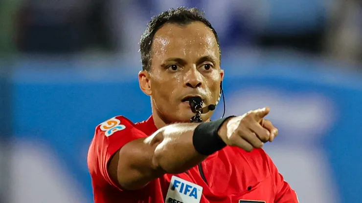 Árbitro não teria tomado a decisão correta e acabou prejudicando o Vasco - Foto: Gilson Junio/AGIF