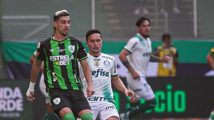 Pedrinho jogador do America-MG durante partida contra o Palmeiras no estadio Independencia pelo campeonato Brasileiro A 2023. Foto: Fernando Moreno/AGIF