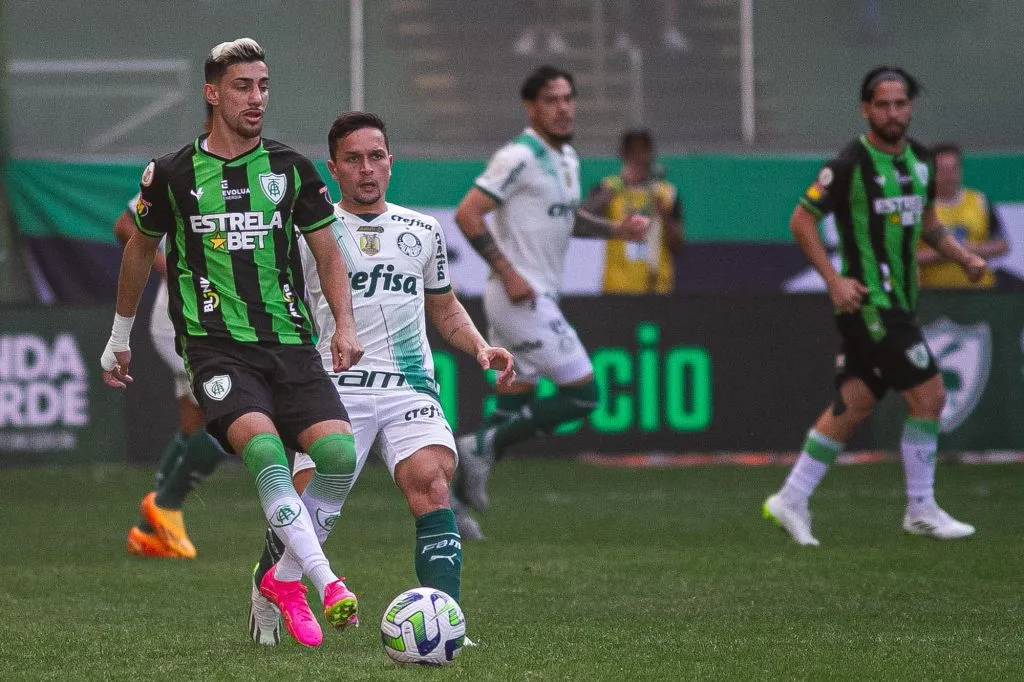Pedrinho jogador do America-MG durante partida contra o Palmeiras no estadio Independencia pelo campeonato Brasileiro A 2023. Foto: Fernando Moreno/AGIF