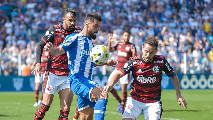 E.Ribeiro jogador do Flamengo durante partida contra o Avai no estadio Ressacada pelo campeonato Brasileiro A 2022. R.Pierre/AGIF