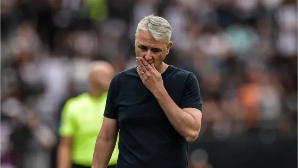 Foto: Thiago Ribeiro/AGIF – Tiago Nunes, técnico do Botafogo