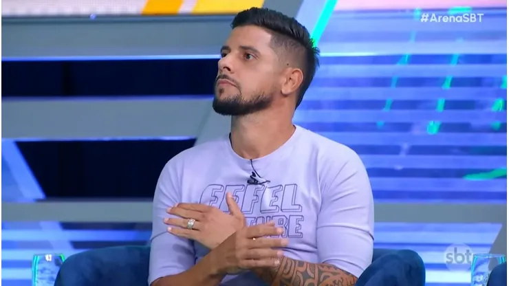 Cicinho avaliou chances de o Flamengo conquistar título do Brasileirão. Reprodução Arena SBT