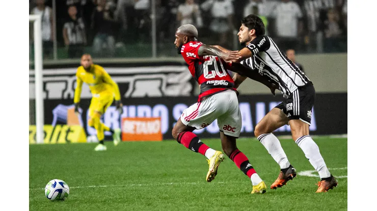 MG - BELO HORIZONTE - 29/07/2023 - BRASILEIRO A 2023, ATLETICO-MG X FLAMENGO - Gerson jogador do Flamengo durante partida contra o Atletico-MG no estadio Independencia pelo campeonato Brasileiro A 2023. Foto: Fernando Moreno/AGIF