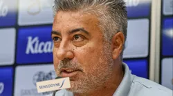 Alexandre Gallo coordenador de futebol do Santos durante coletiva