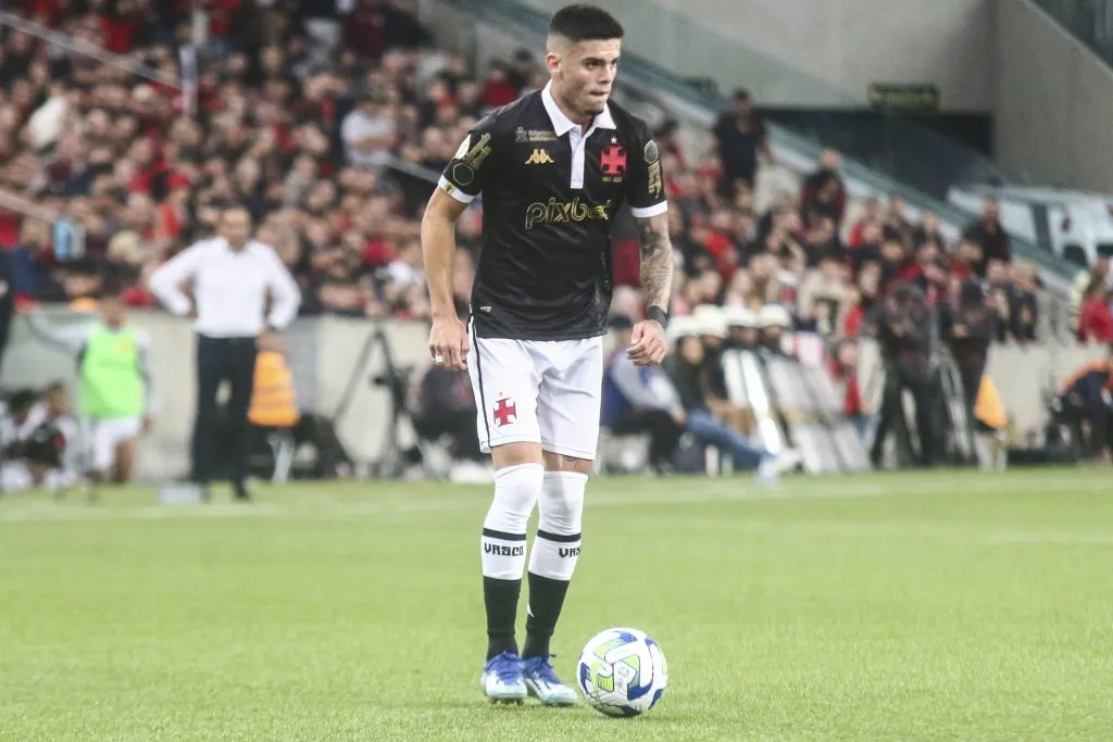 Gabriel Pec em ação pelo Vasco – Foto: Gabriel Machado/AGIF