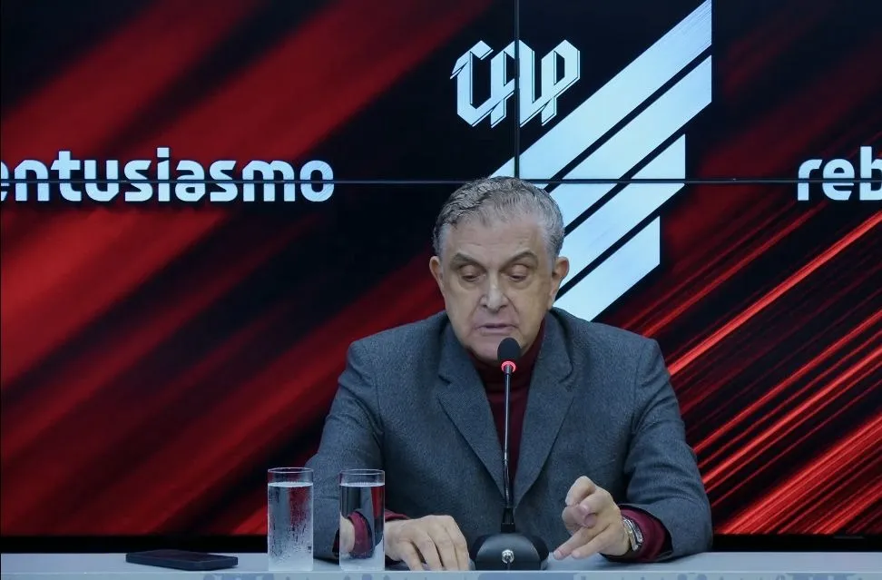 Presidente do Athletico-PR, Petraglia, durante coletiva de impresa – Foto: Reprodução/Furacão TV