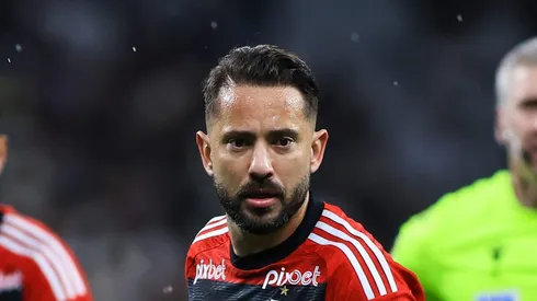 Everton Ribeiro, em ação pelo Flamengo - Foto: Marcello Zambrana/AGIF