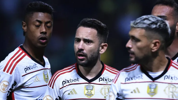 Foto: Ettore Chiereguini/AGIF - Everton Ribeiro se prejudicou com o árbitro