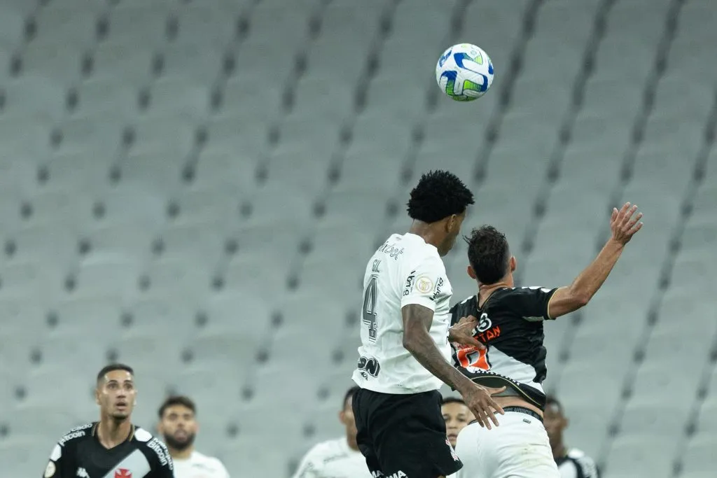 Gil, jogador do Corinthians durante partida contra o Vasco na Arena Corinthians pelo Campeonato Brasileiro 2023 – Foto: Diogo Reis/AGIF