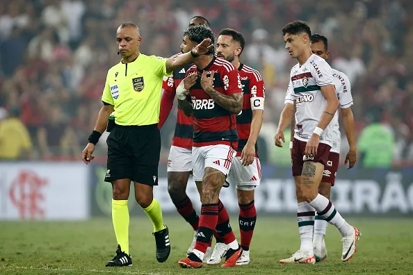 Última vez que Gabigol esteve em campo e foi expuslo contra o Fluminense. Foto: Wagner Meier/Getty Images