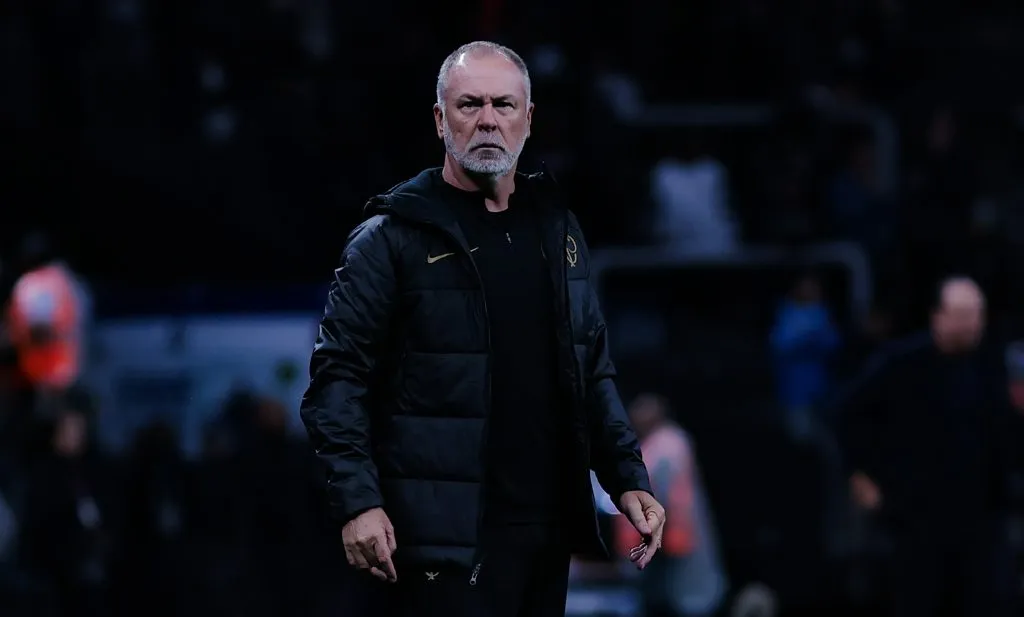 Mano Menezes tecnico do Corinthians durante partida contra o Bahia no estadio Arena Corinthians pelo campeonato Brasileiro A 2023. Foto: Fabio Giannelli/AGIF