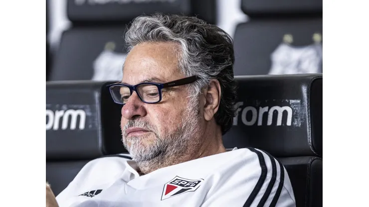 Julio Casares, presidente do São Paulo, durante partida contra o Bragantino no estádio Vila Belmiro pelo campeonato Brasileiro A 2023. Foto: Abner Dourado/AGIF