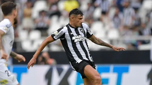 Tiquinho Soares tem sido discreto no Botafogo. Foto: Thiago Ribeiro/AGIF